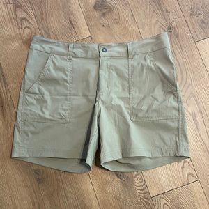 Columbia Women’s Quick Dry Khaki Shorts (14)